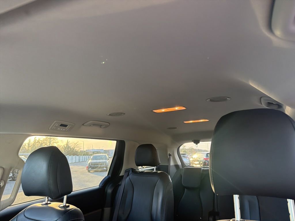 Used 2025 Kia Carnival image 24