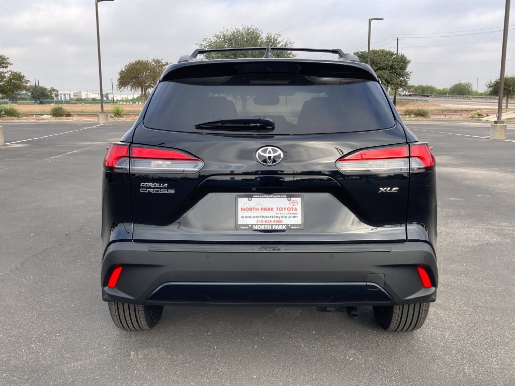 Used 2026 Toyota Corolla Cross XLE w/ Convenience Package FWD image 6