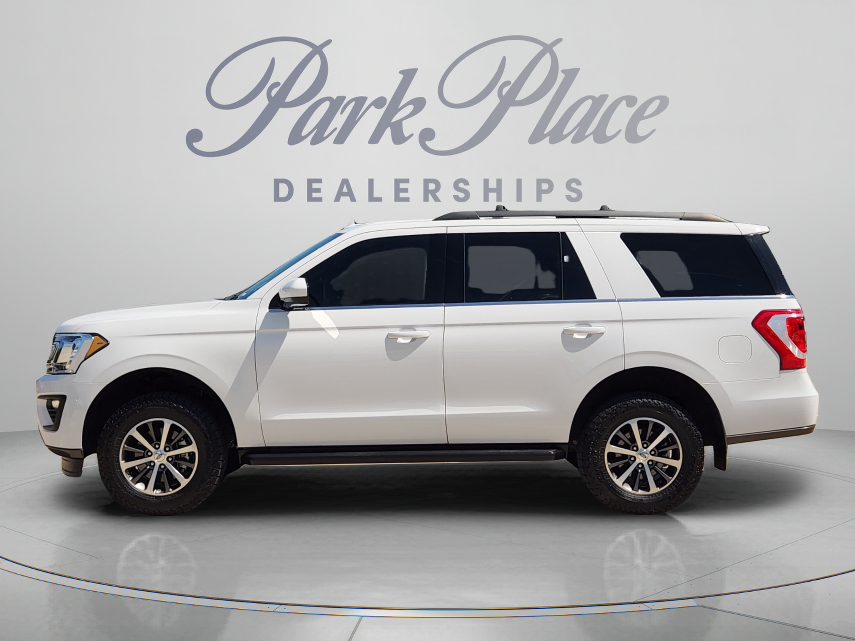 Used 2020 Ford Expedition XLT RWD image 2
