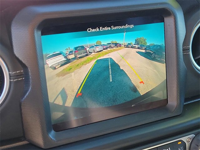 Used 2022 Jeep Wrangler Unlimited Sahara image 24