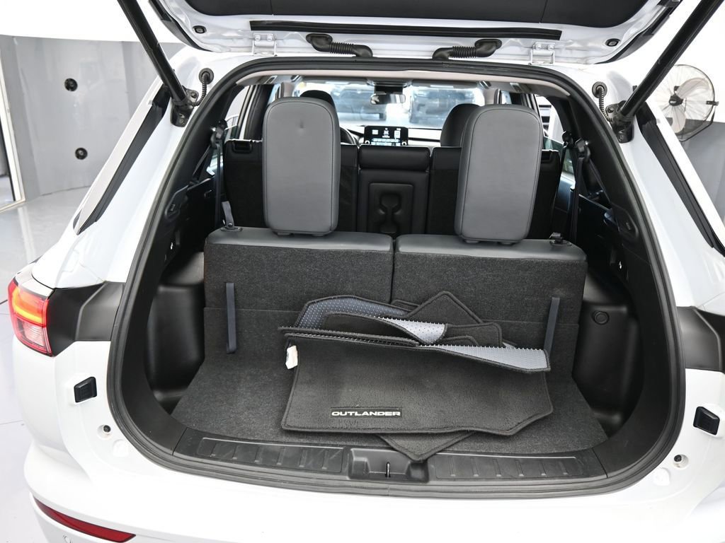 Used 2023 Mitsubishi Outlander SE image 46
