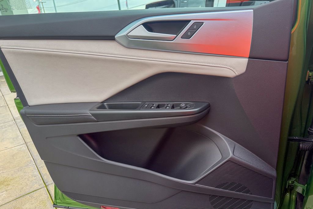 New 2026 Volkswagen Taos SE image 13