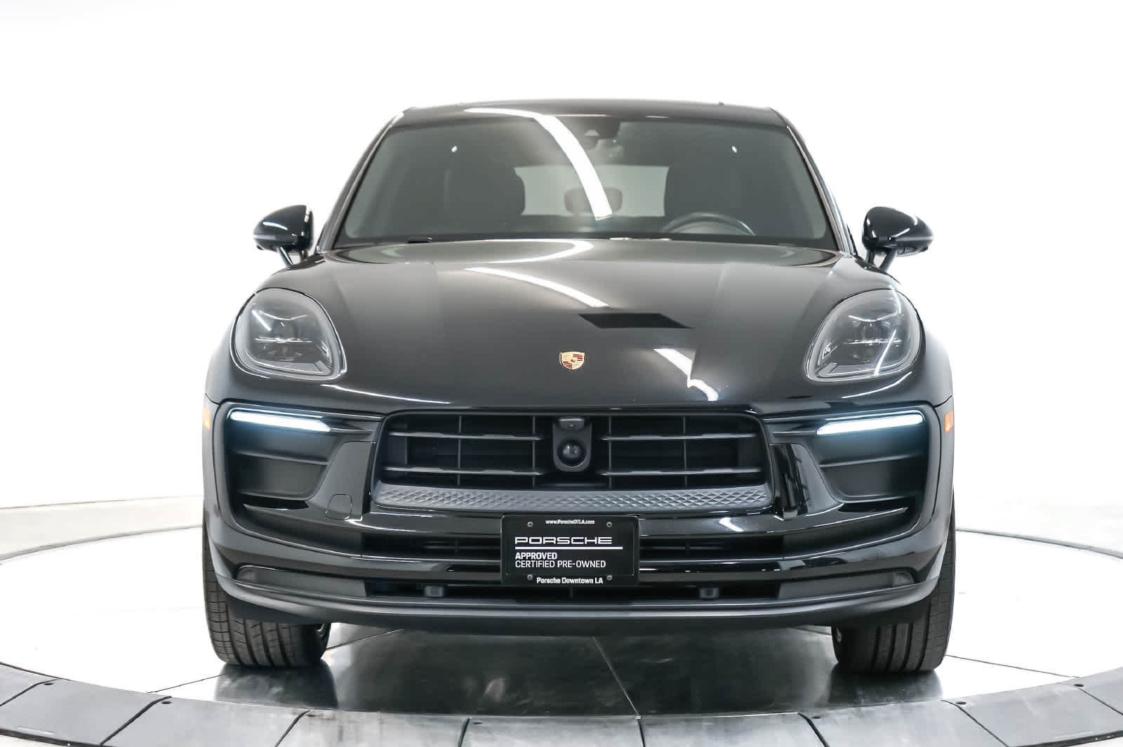 Certified 2025 Porsche Macan AWD/4WD image 6