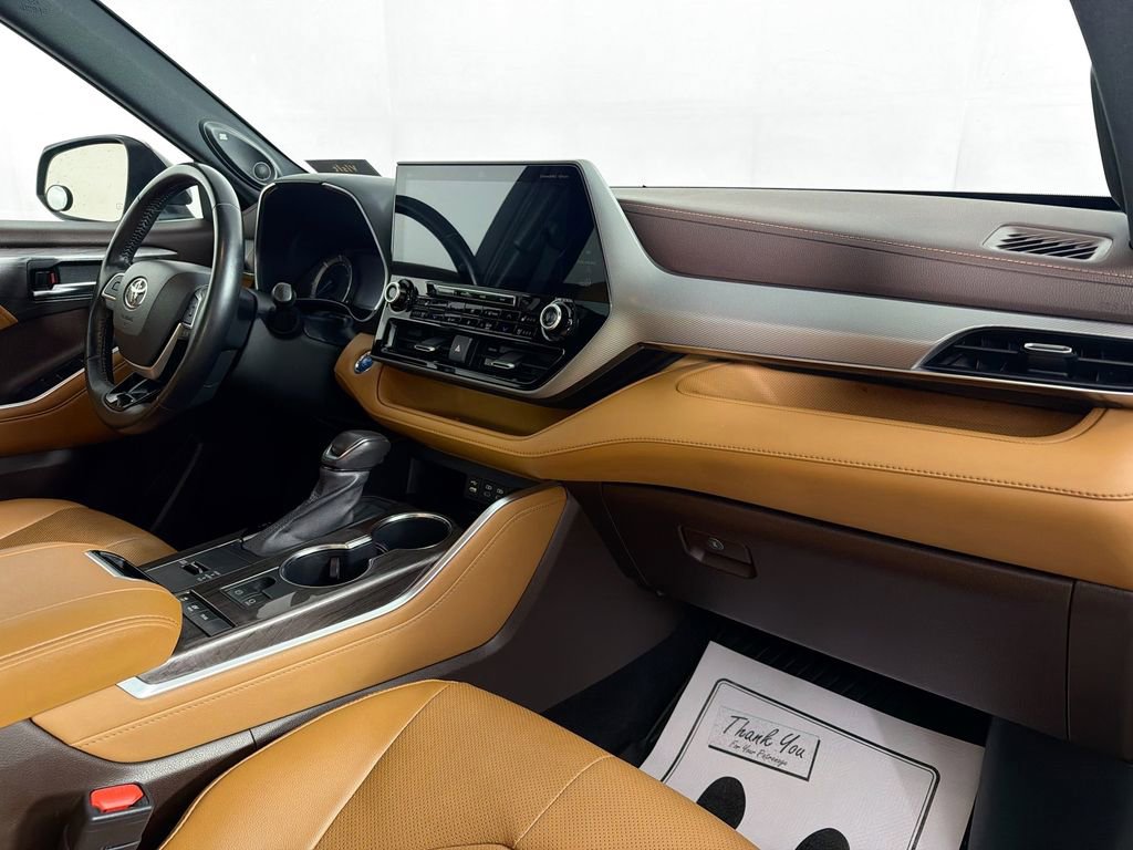 Used 2022 Toyota Highlander Platinum image 32