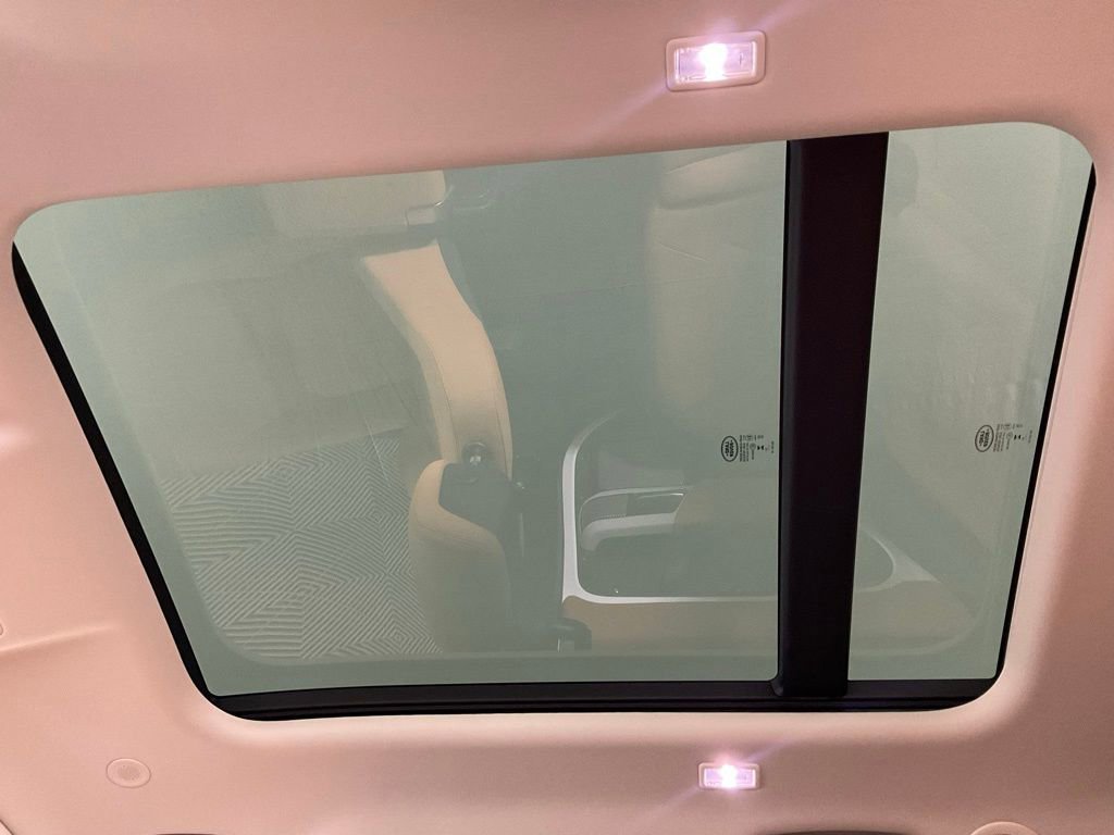 Used 2024 Land Rover Defender 130 S image 23