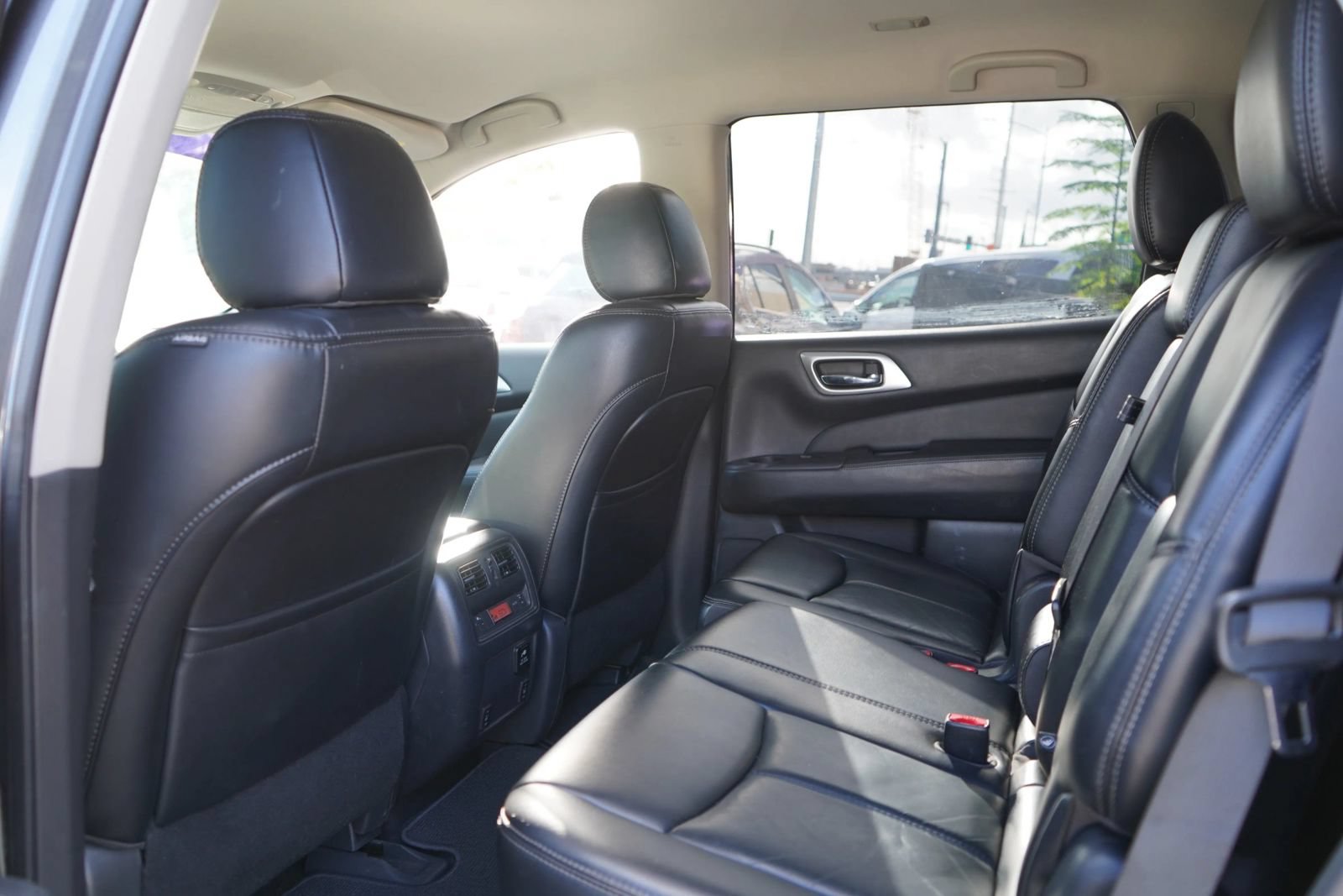 Used 2017 Nissan Pathfinder SL FWD image 15