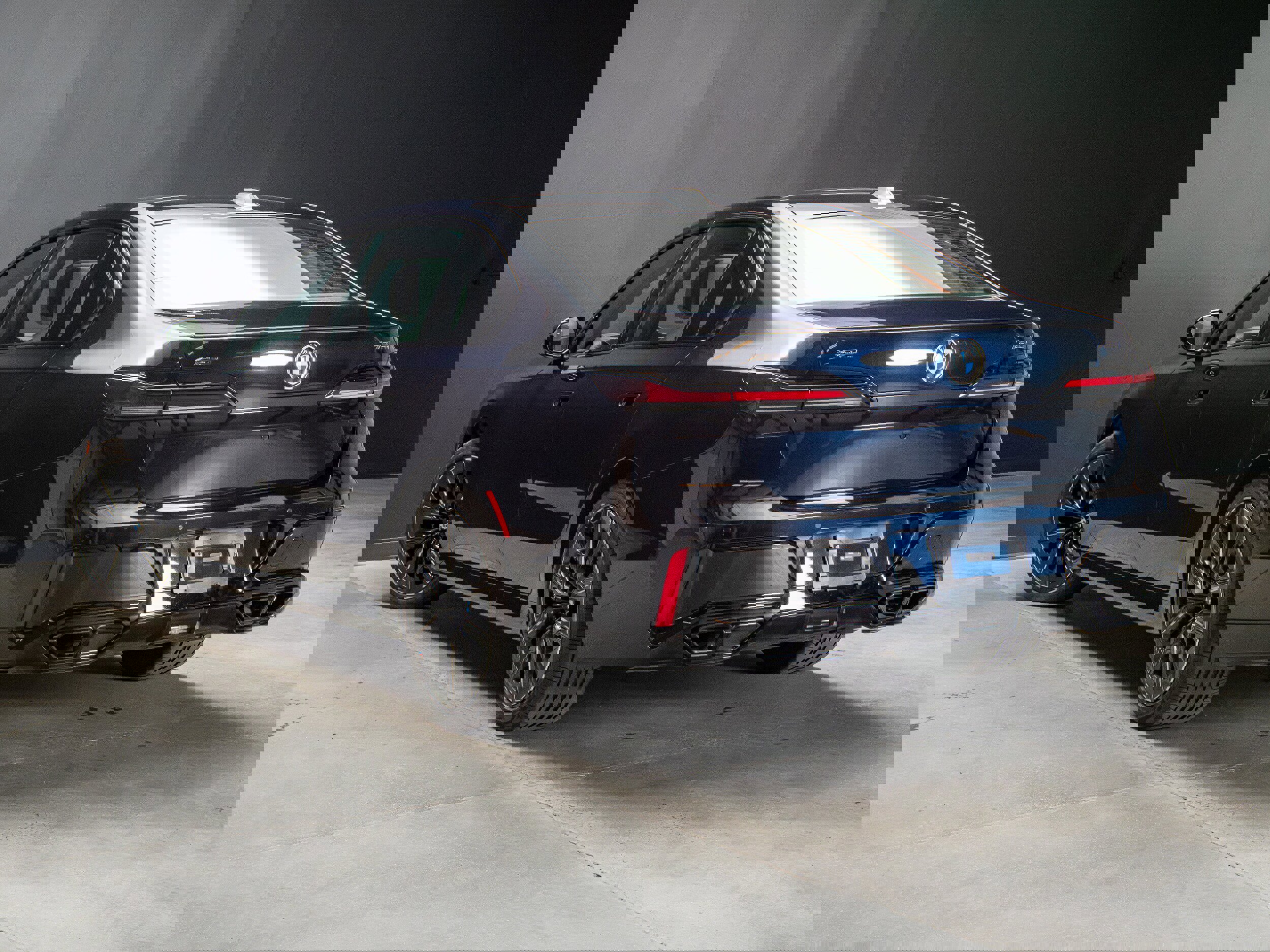 Used 2024 BMW 760i xDrive w/ Executive Package image 3