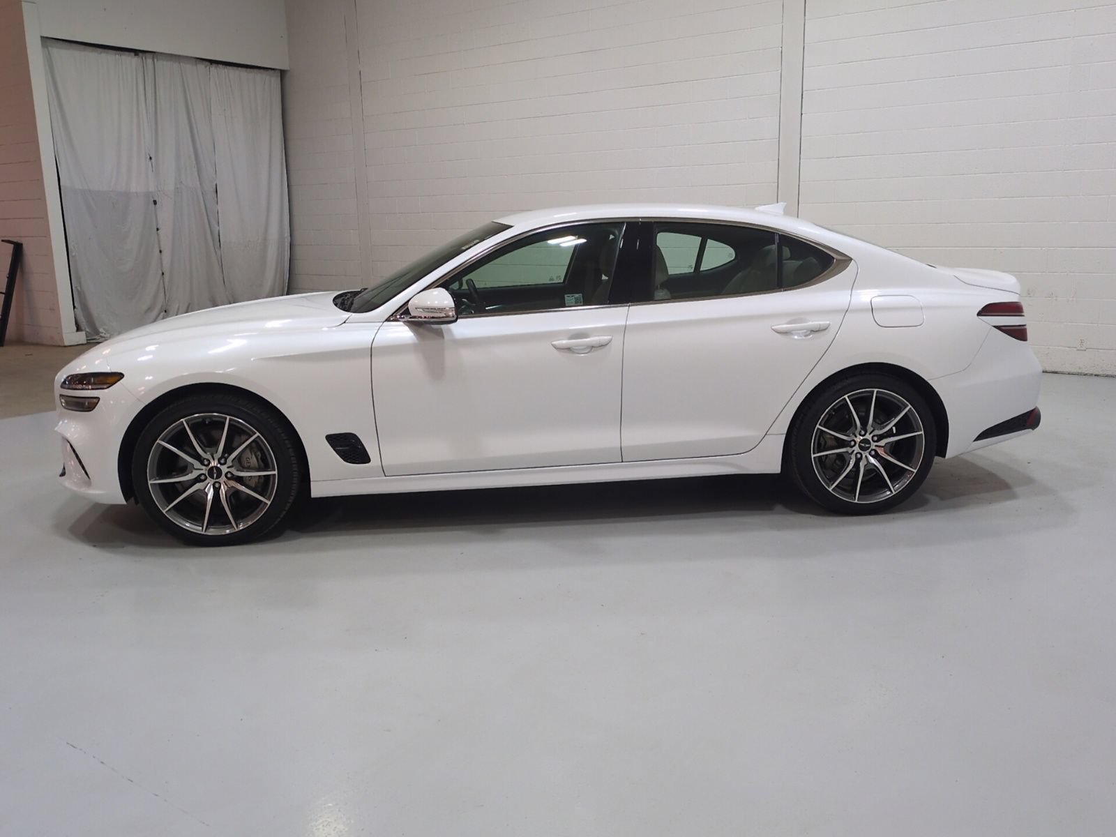 Used 2025 Genesis G70 2.5T AWD/4WD image 6