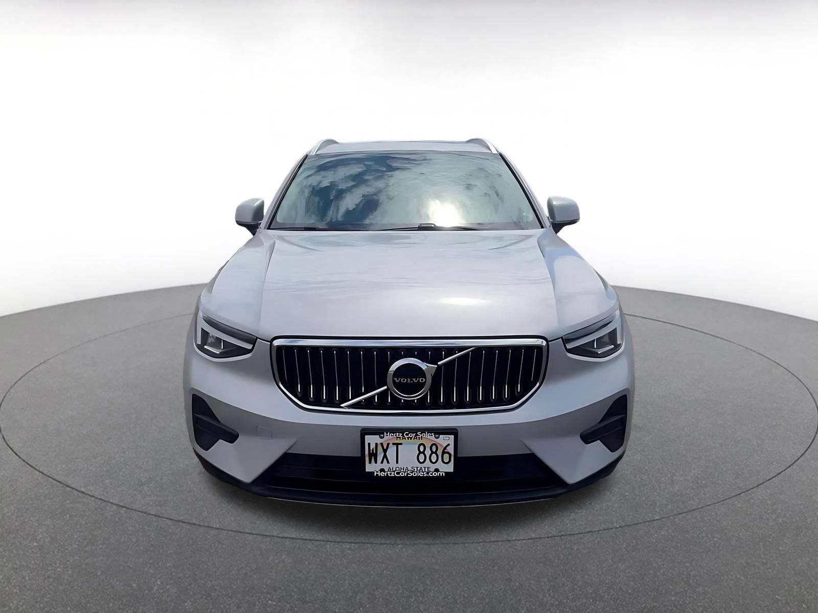 Used 2024 Volvo XC40 B5 Core AWD/4WD image 4