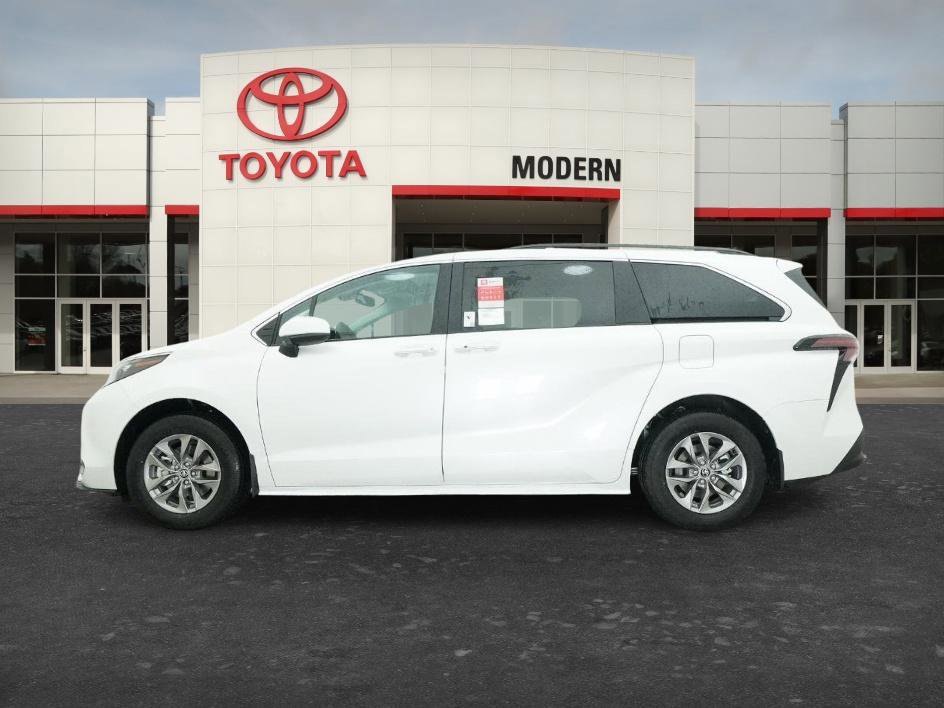 New 2026 Toyota Sienna XLE FWD image 14