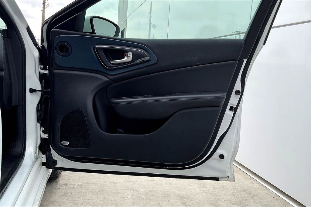 Used 2015 Chrysler 200 S w/ Navigation & Sound Group I image 24