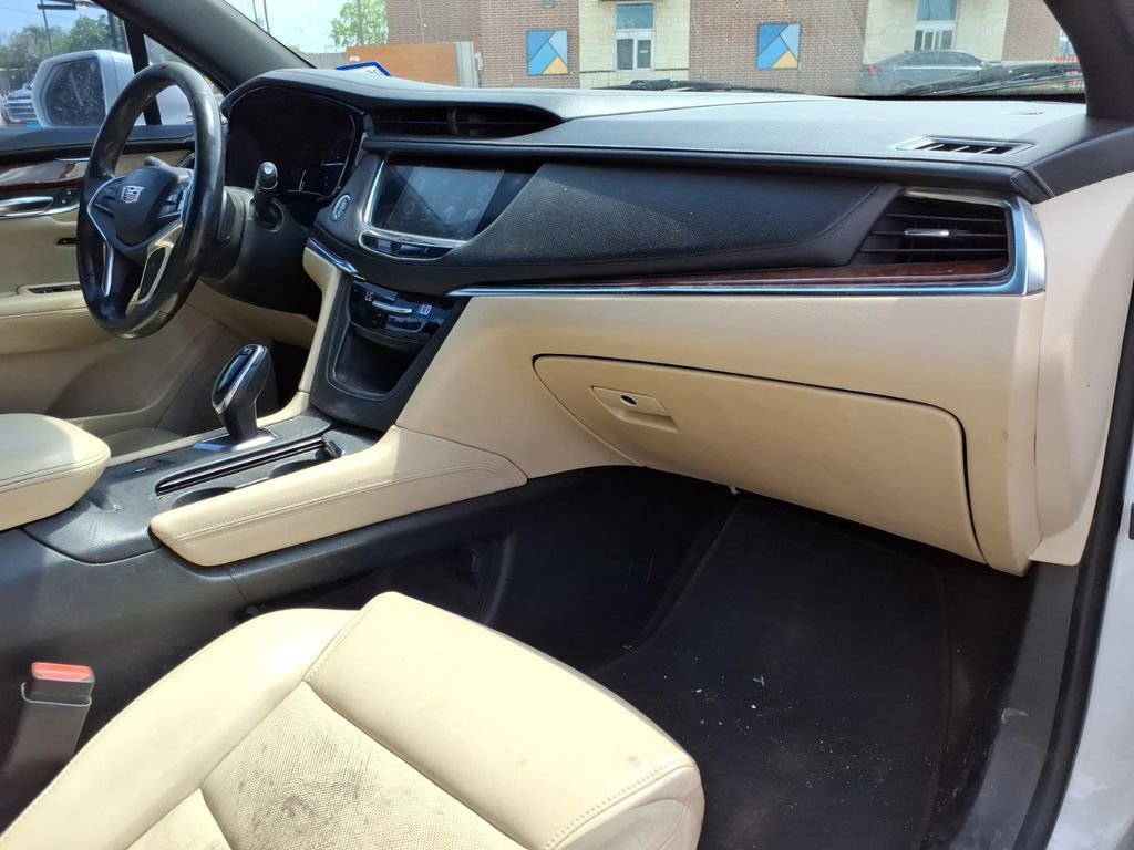 Used 2017 Cadillac XT5 Luxury FWD image 11