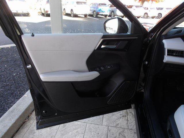 New 2025 Mitsubishi Outlander SE image 18