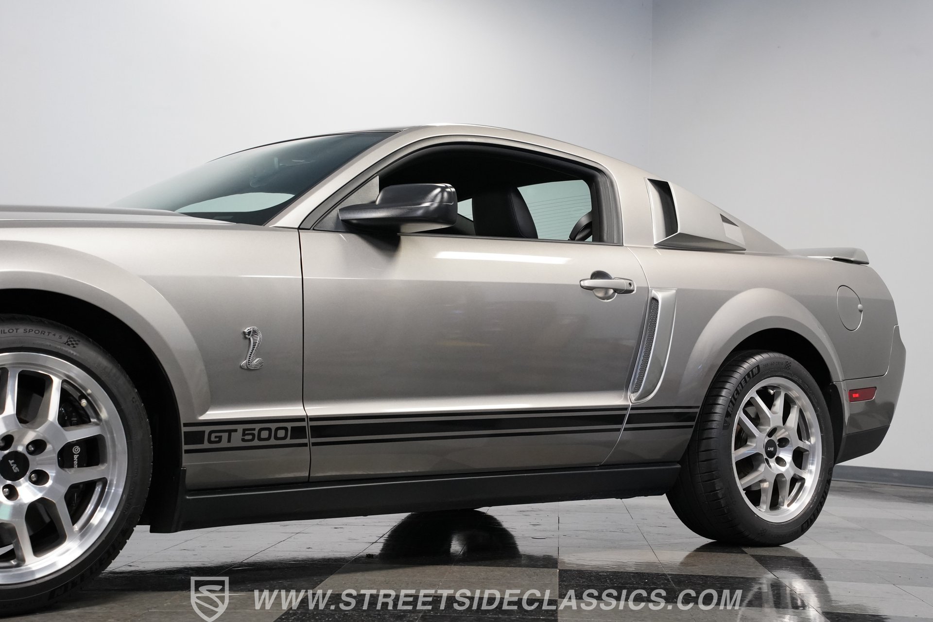 Used 2009 Ford Mustang Shelby GT500 RWD image 23