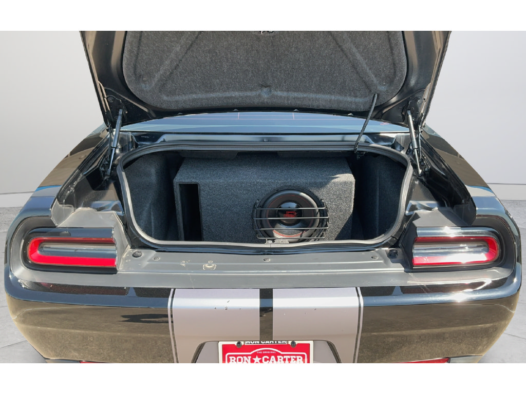 Used 2015 Dodge Challenger SRT w/ Technology Group RWD image 17