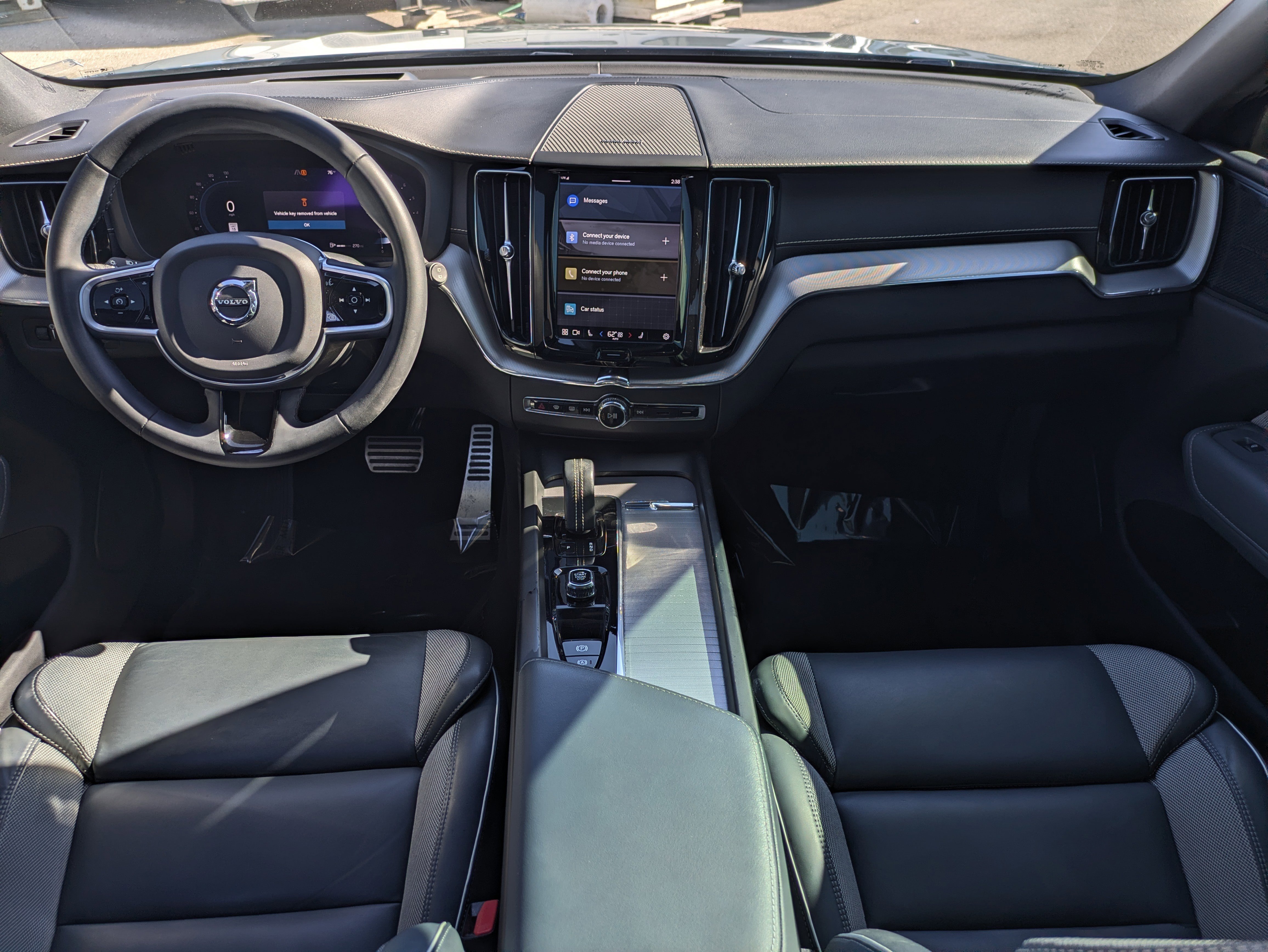 Used 2022 Volvo XC60 B5 R-Design w/ Advanced Package image 16