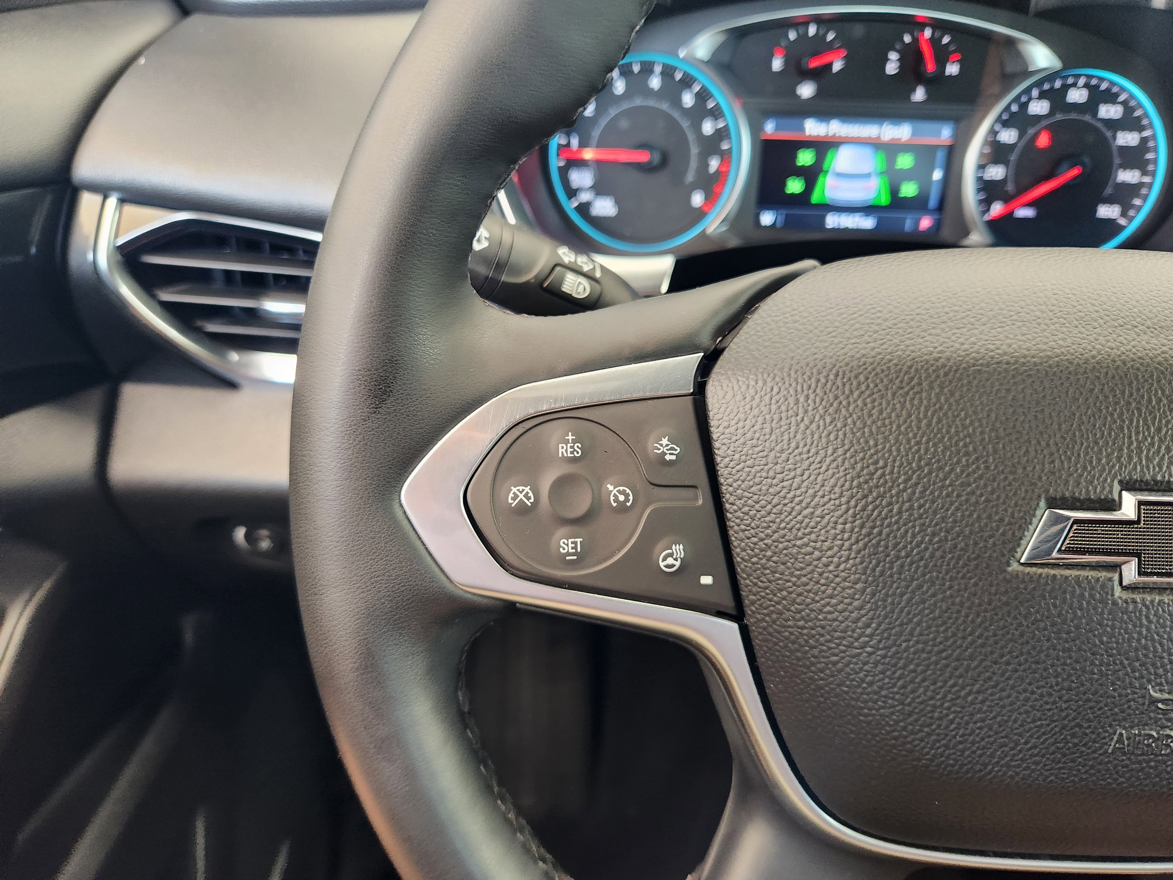 Used 2023 Chevrolet Traverse RS FWD image 30