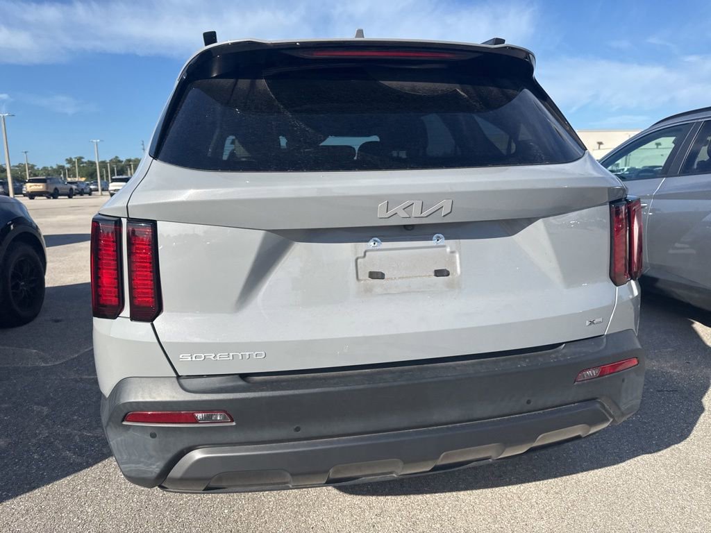 Used 2023 Kia Sorento S image 5