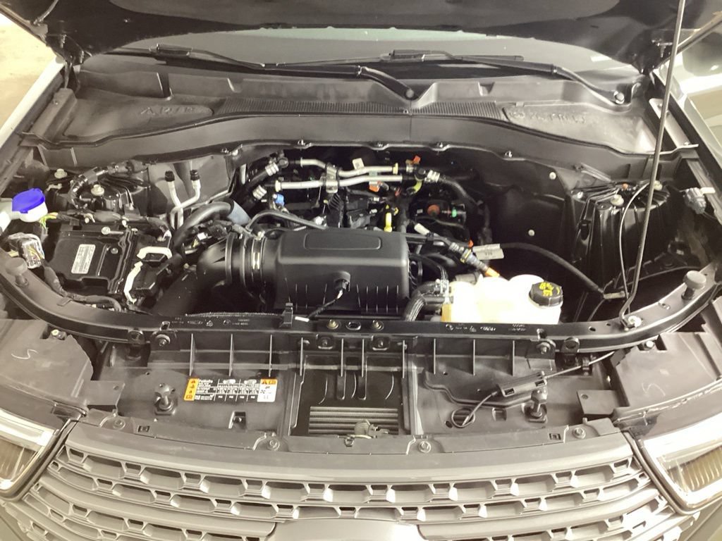 Used 2024 Ford Explorer XLT w/ Equipment Group 202A AWD/4WD image 35