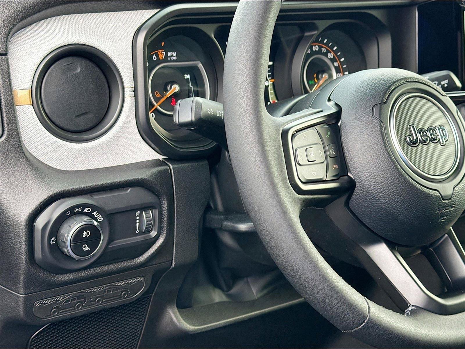New 2026 Jeep Gladiator Sport AWD/4WD image 10