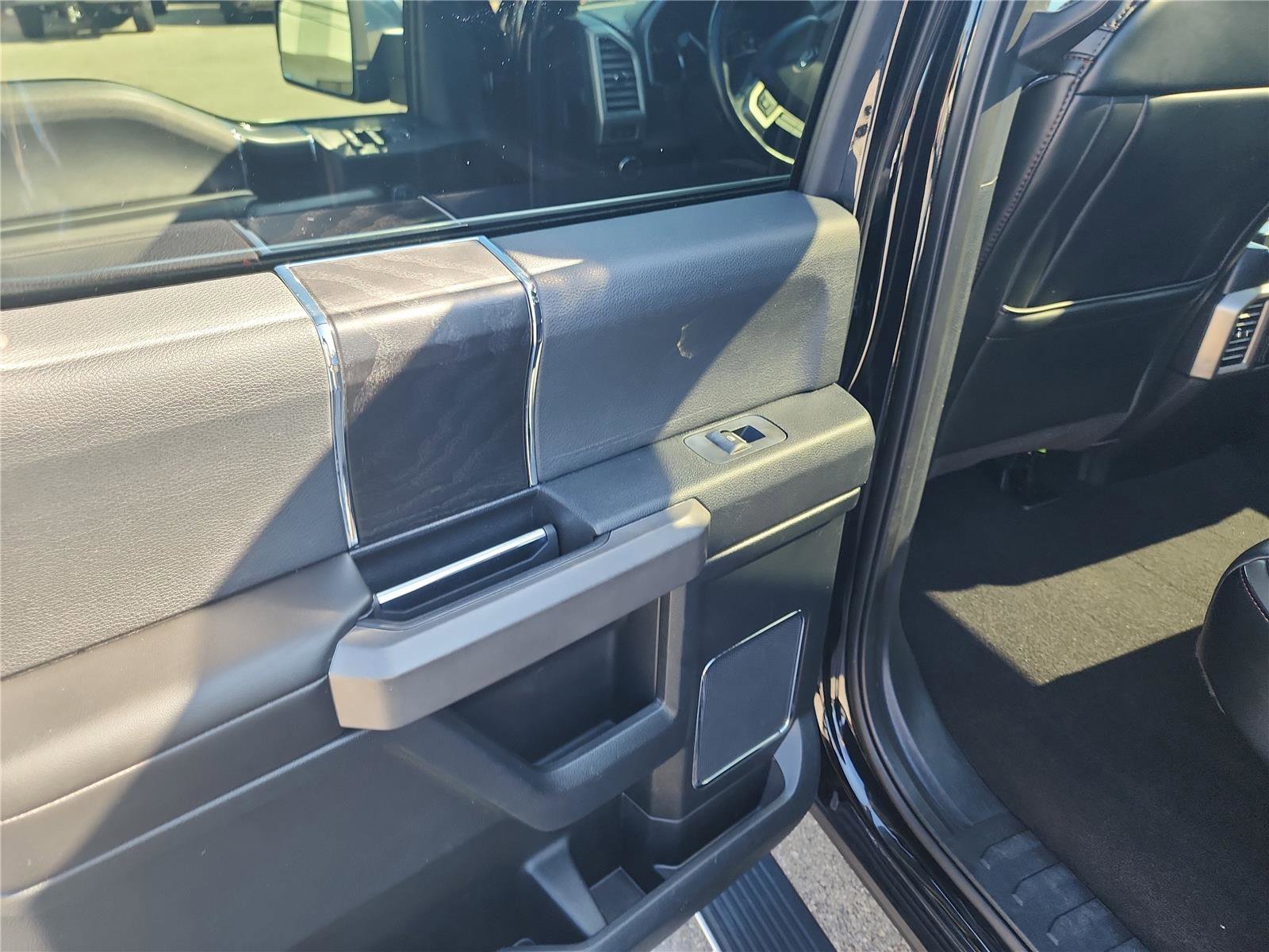 Certified 2020 Ford F150 Platinum w/ Equipment Group 701A Luxury image 17