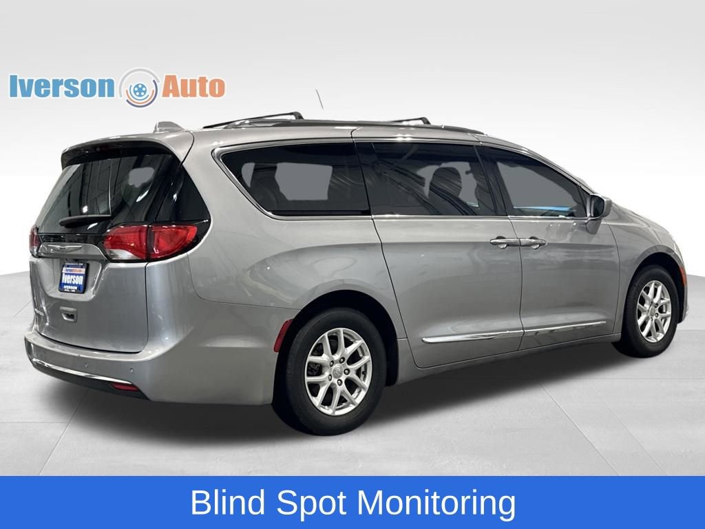 Used 2020 Chrysler Pacifica Touring-L FWD image 10