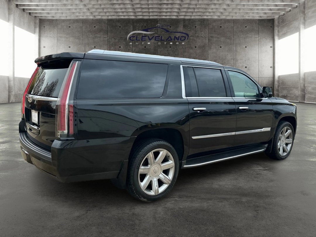 Used 2016 Cadillac Escalade ESV Luxury image 3