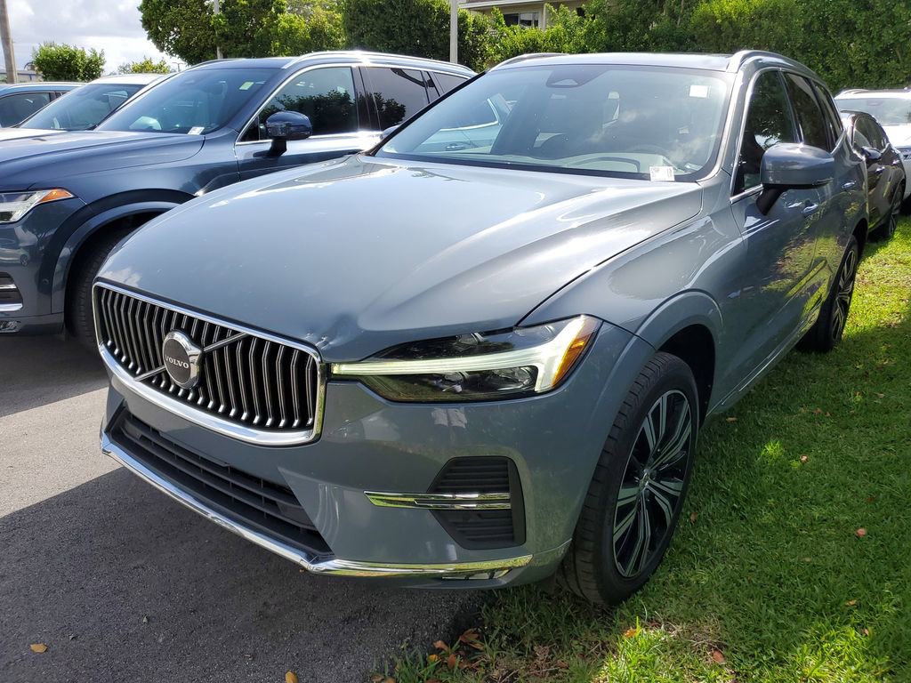 Used 2022 Volvo XC60 B5 Inscription image 2