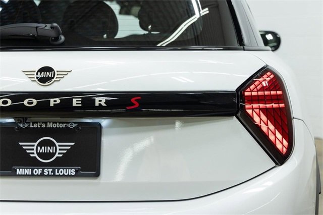 Certified 2025 MINI Cooper S image 11