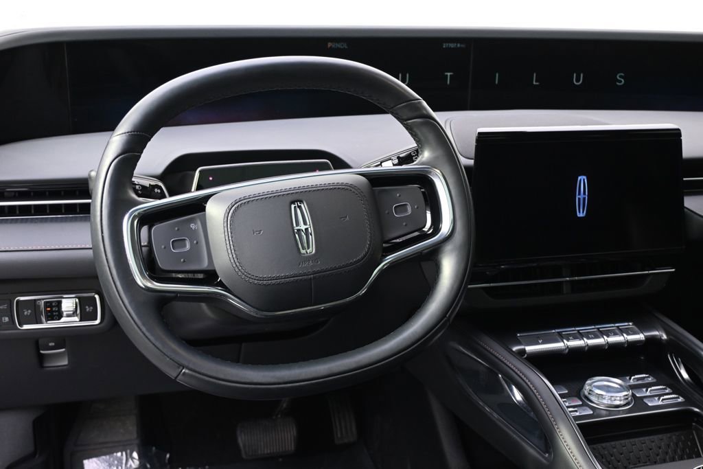 Used 2024 Lincoln Nautilus Reserve w/ Equipment Group 202A AWD/4WD image 10