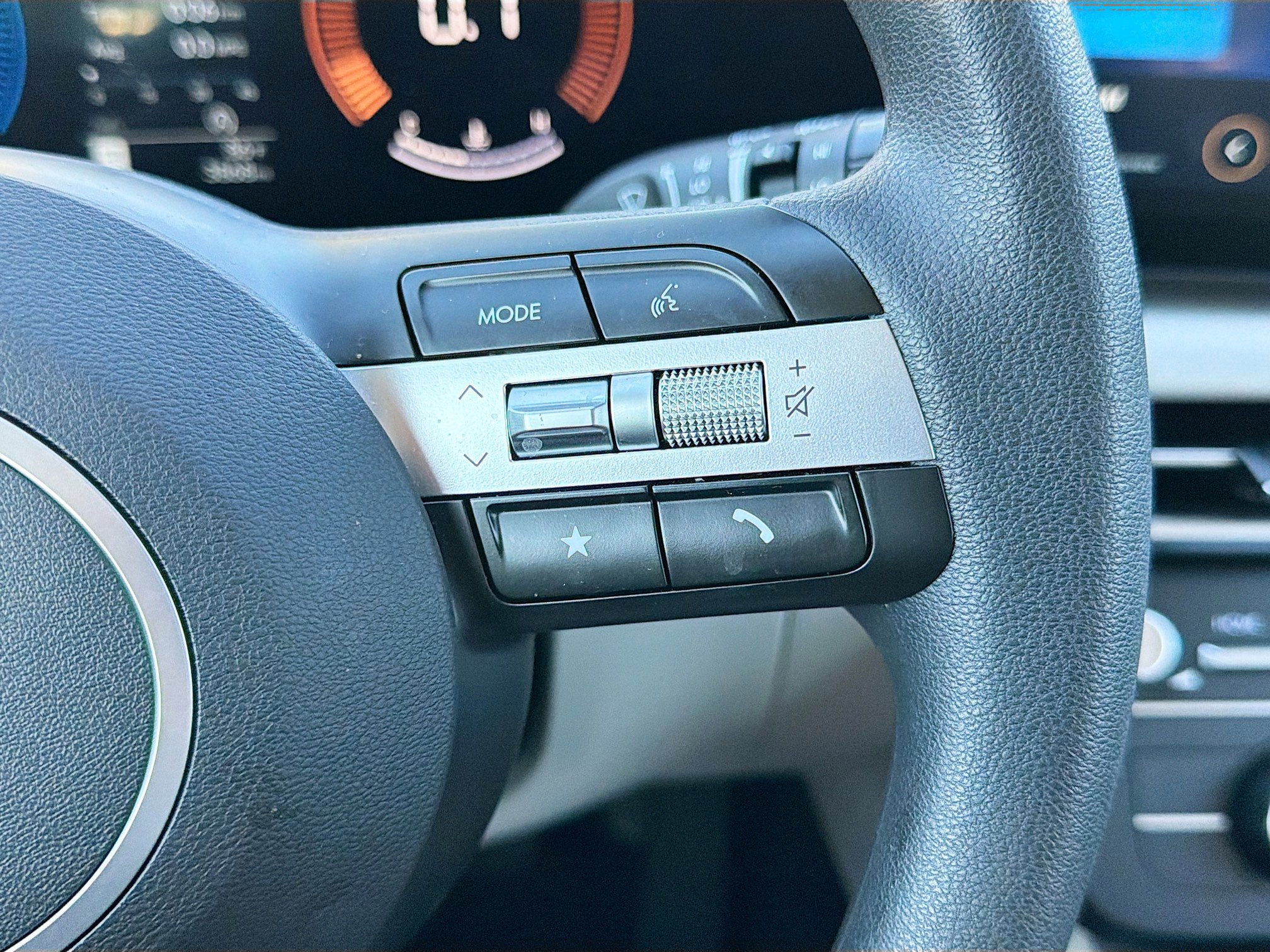 Used 2025 Hyundai Tucson SE image 33