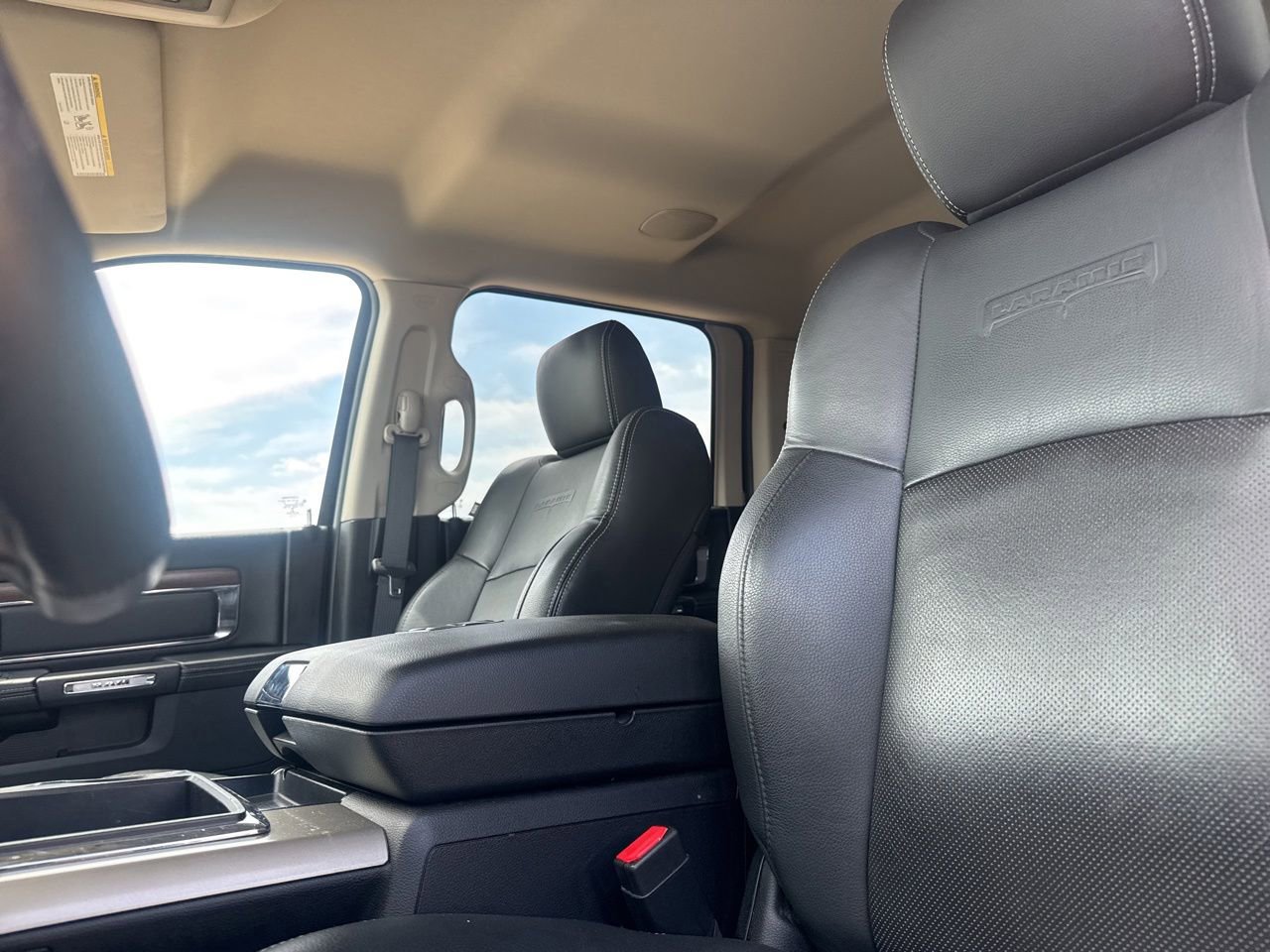Used 2015 RAM 1500 Laramie w/ Convenience Group AWD/4WD image 38