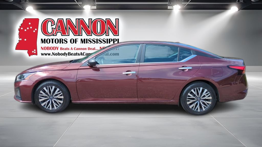 Used 2024 Nissan Altima 2.5 SV FWD image 8