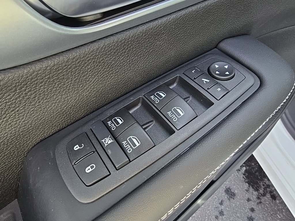 New 2026 Chrysler Pacifica Limited w/ S Appearance Package image 9