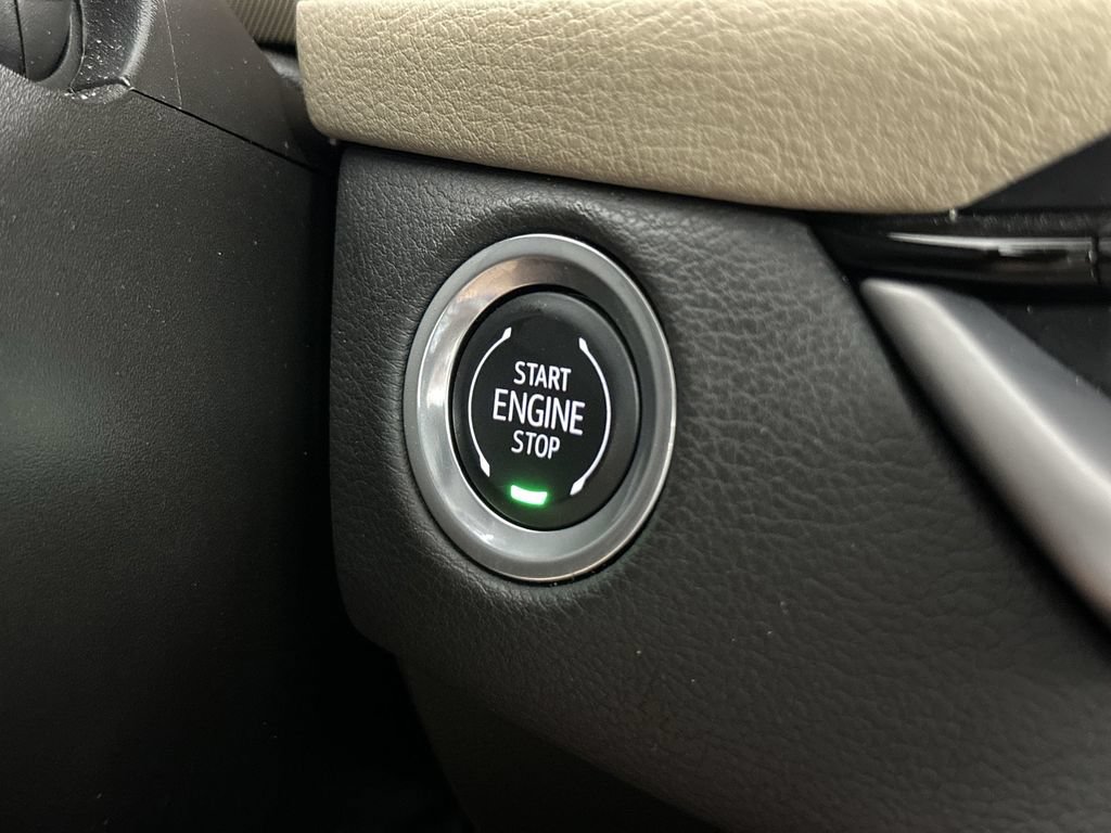 Used 2024 Cadillac XT4 Luxury w/ Cold Weather Package AWD/4WD image 20