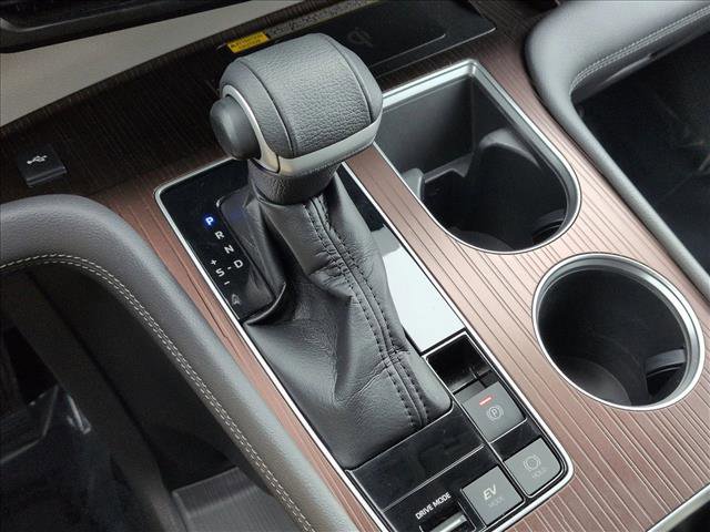 Used 2022 Toyota Sienna XLE w/ XLE Plus Package image 12