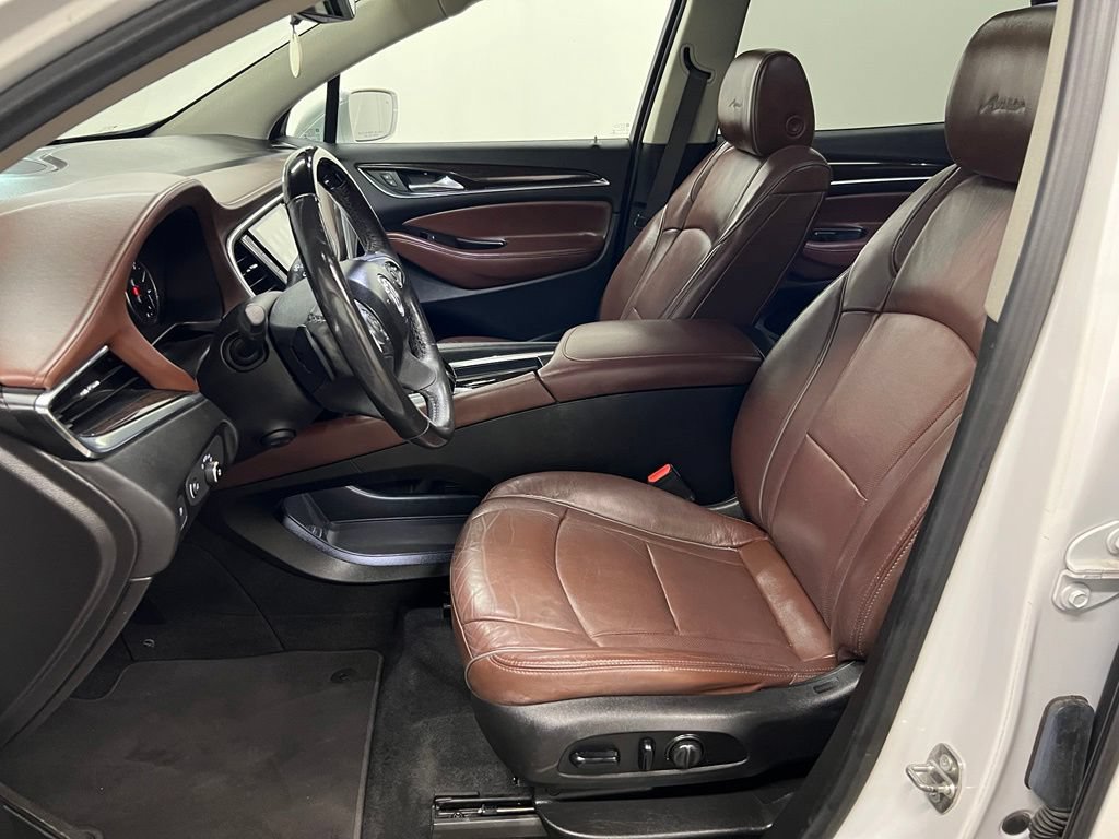 Certified 2018 Buick Enclave Avenir w/ Avenir Technology Package AWD/4WD image 32