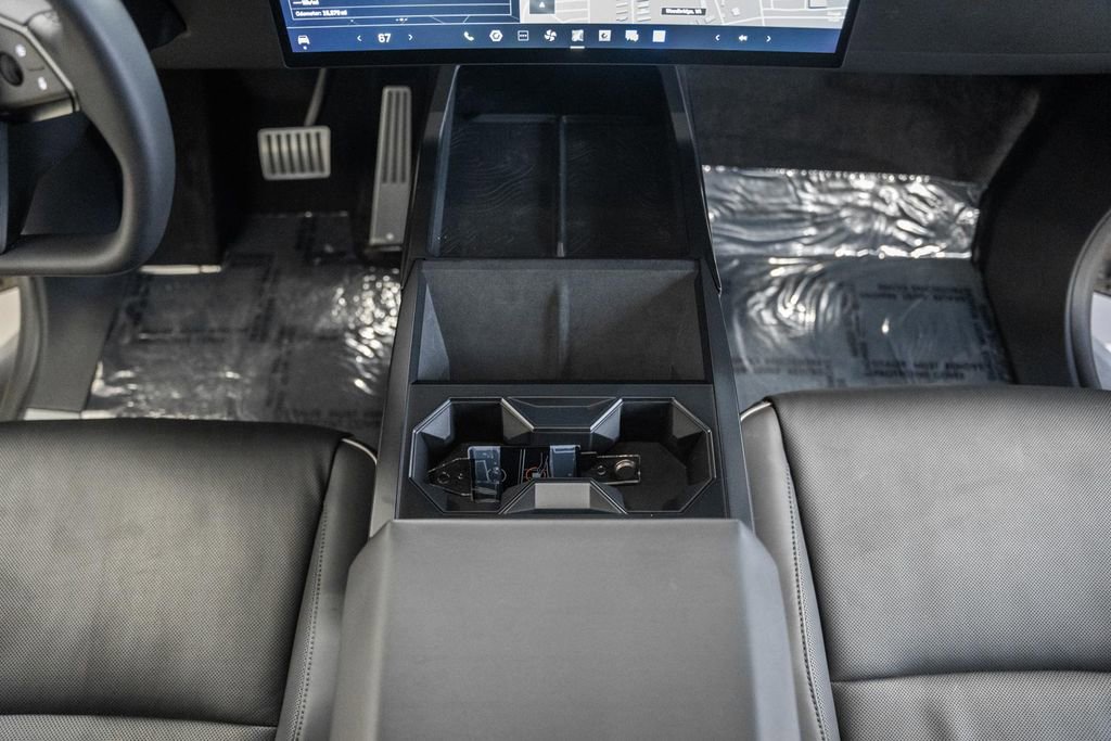 Used 2024 Tesla Cybertruck AWD Crew Cab image 31