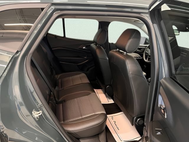 Certified 2025 Chevrolet Trax LT FWD image 26
