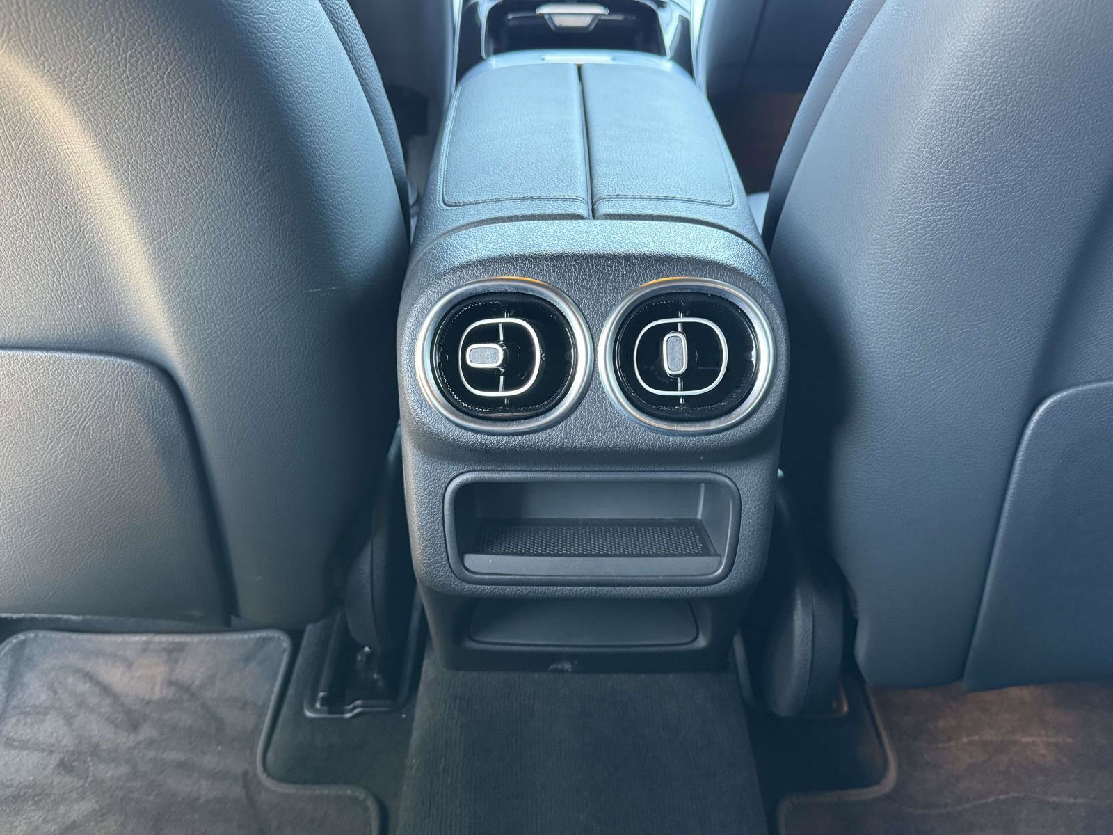 Used 2024 Mercedes-Benz GLC 300 4MATIC image 17