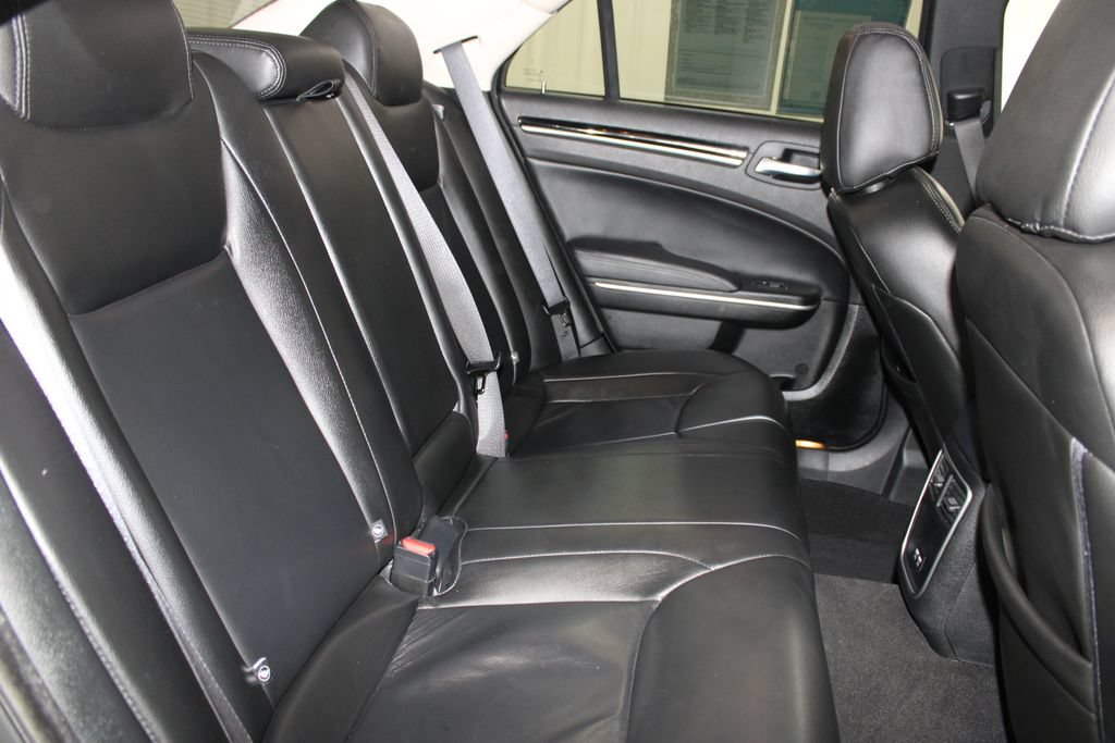Used 2023 Chrysler 300 Touring AWD/4WD image 28