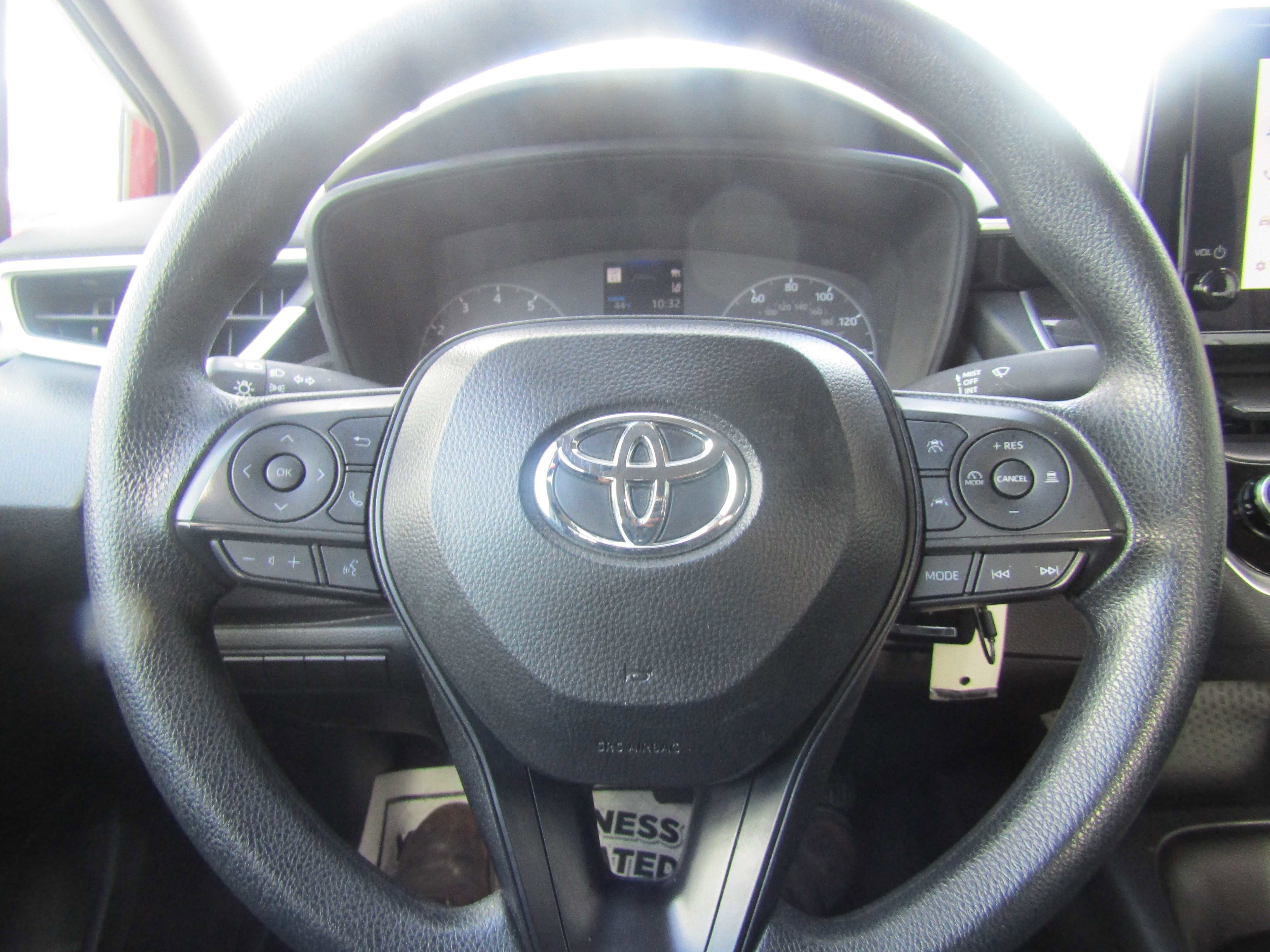 Used 2025 Toyota Corolla LE image 20