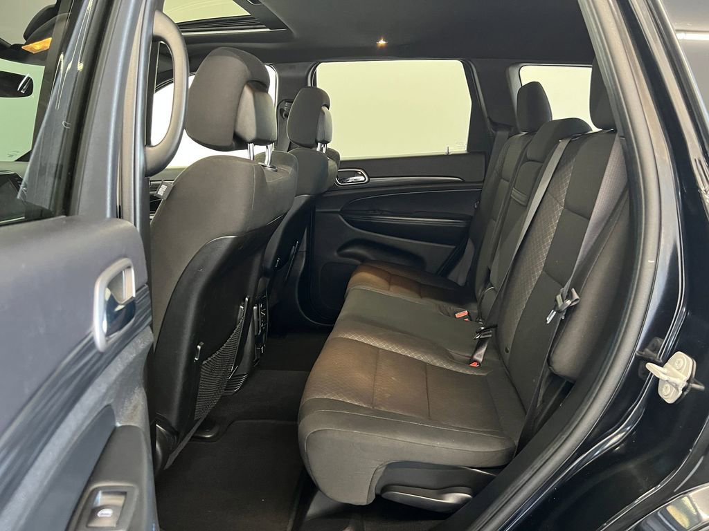 Used 2020 Jeep Grand Cherokee Laredo image 12