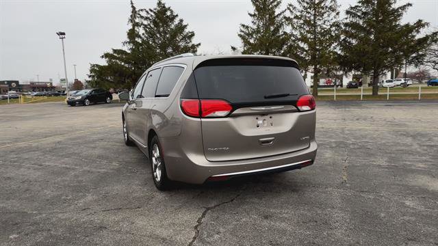 Used 2017 Chrysler Pacifica Limited w/ Advanced Safetytec Group image 7