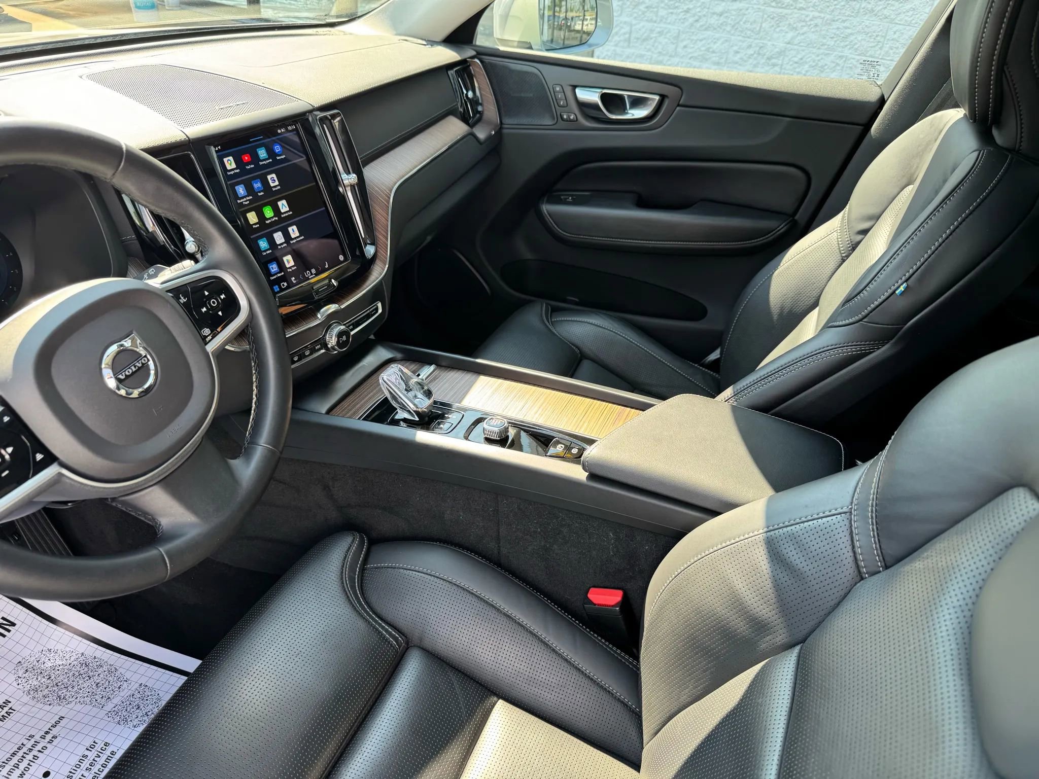 Used 2023 Volvo XC60 B5 Ultimate w/ Climate Package image 7