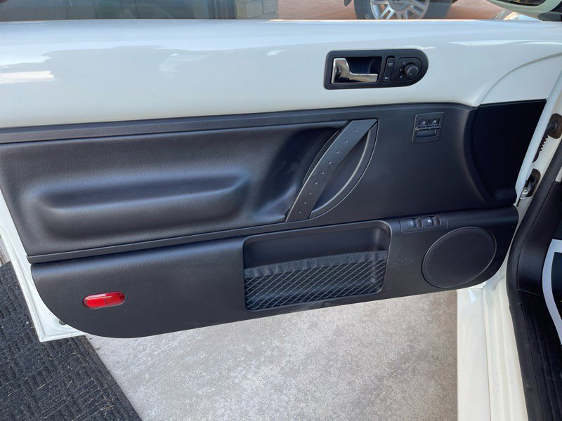 Used 2008 Volkswagen Beetle S image 23