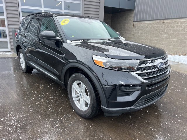 Used 2024 Ford Explorer XLT image 3