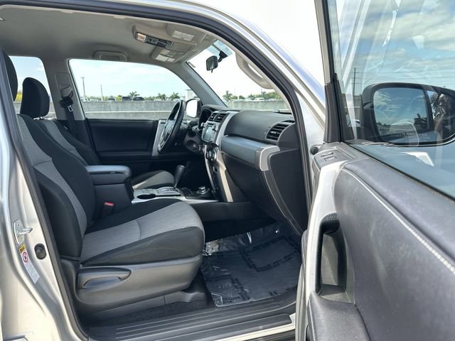Used 2018 Toyota 4Runner SR5 AWD/4WD image 29