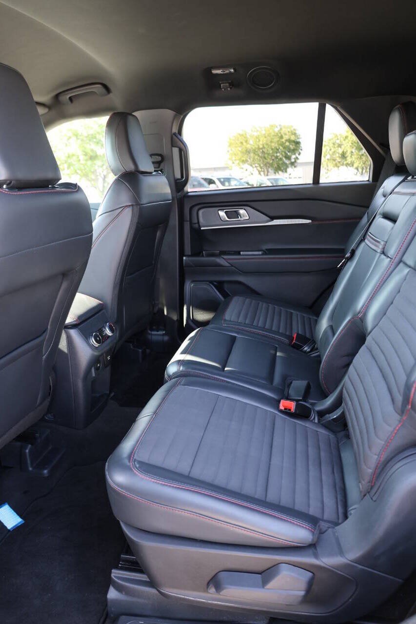 Used 2025 Ford Explorer ST-Line w/ Premium Package AWD/4WD image 17