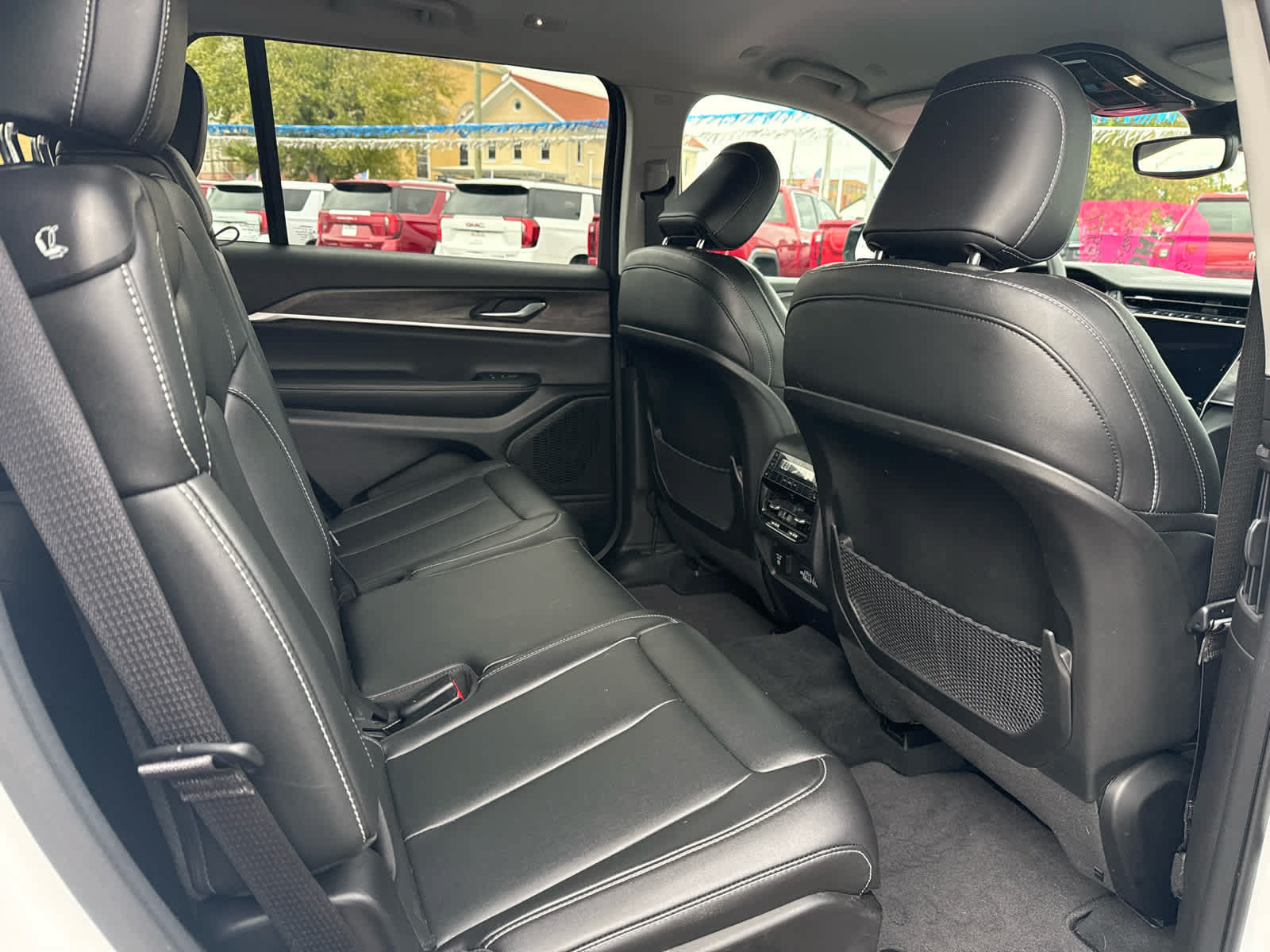 Used 2023 Jeep Grand Cherokee L Limited AWD/4WD image 16